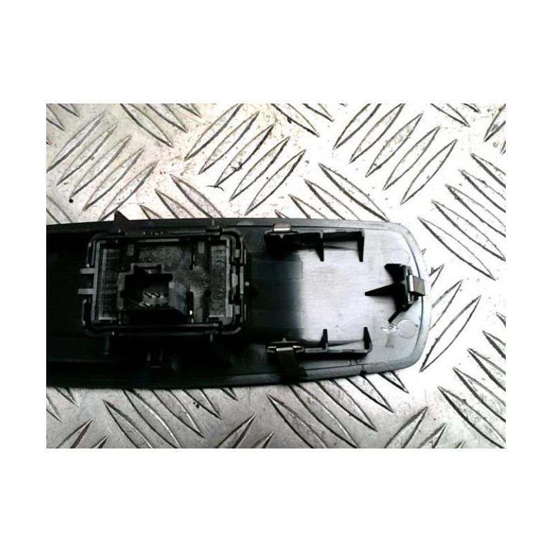 Interrupteur de leve vitre avant droit RENAULT MEGANE 3 PHASE 1 COUPE d’occasion