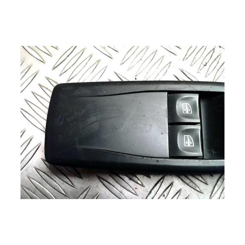 Interrupteur de leve vitre avant gauche RENAULT MEGANE 3 PHASE 1 COUPE d’occasion