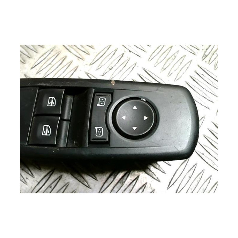 Interrupteur de leve vitre avant gauche RENAULT MEGANE 3 PHASE 1 COUPE d’occasion