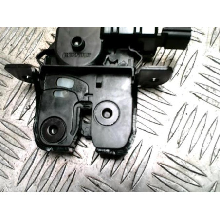 Serrure de coffre RENAULT CLIO 4 PHASE 1 d’occasion