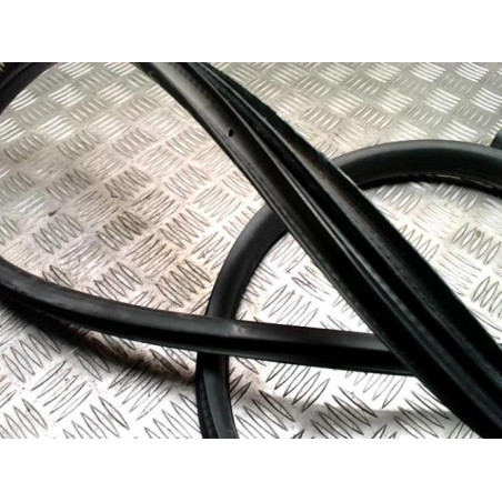 Joint de porte arriere gauche FORD FIESTA 6 PHASE 1 d’occasion