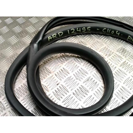 Joint de porte arriere droite RENAULT CLIO 4 PHASE 1 d’occasion