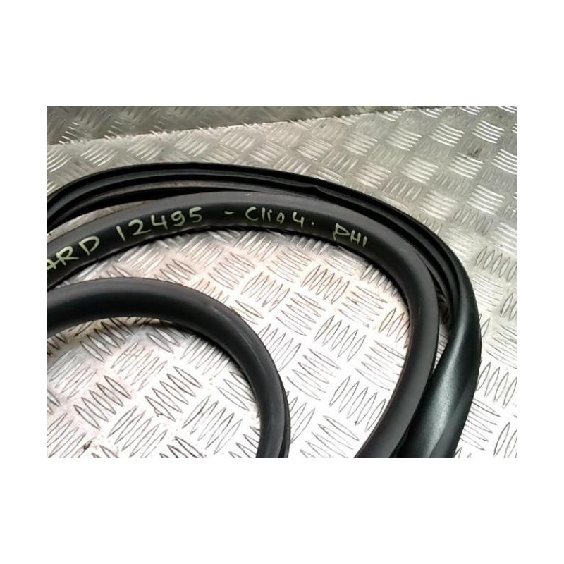 Joint de porte arriere droite RENAULT CLIO 4 PHASE 1 d’occasion