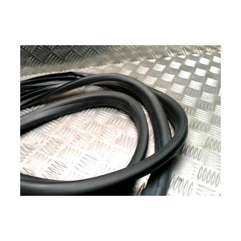 Joint de porte avant droite RENAULT CLIO 4 PHASE 1 d’occasion