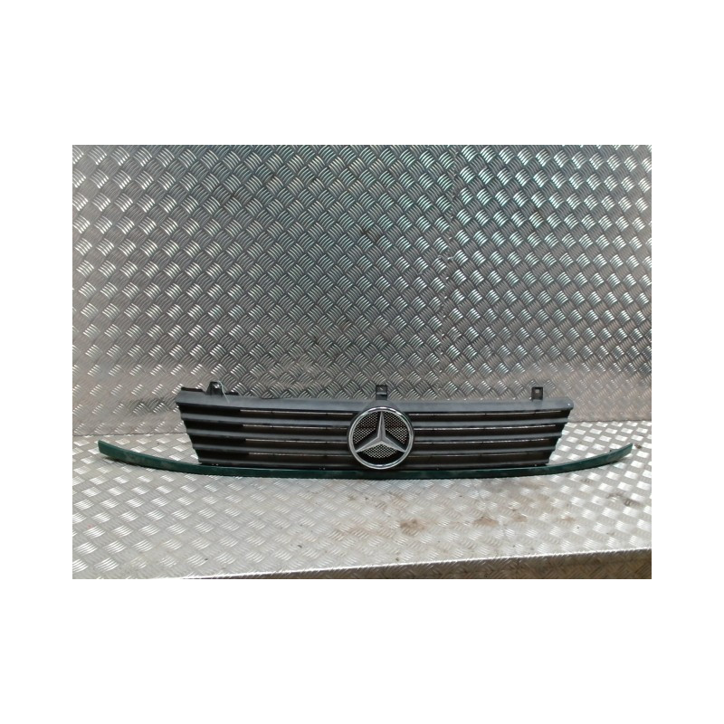 Calandre MERCEDES VITO 638 d’occasion