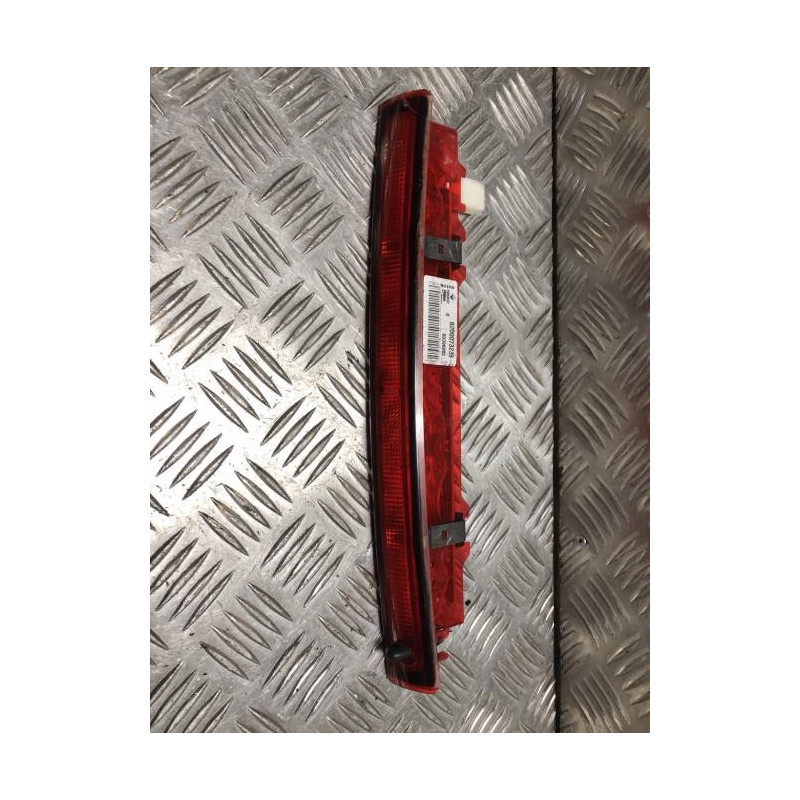Feu arriere stop central RENAULT MEGANE 2 PHASE 2 d’occasion