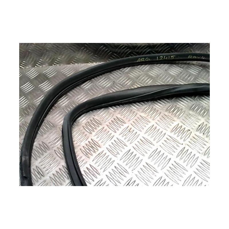 Joint de porte arriere gauche TOYOTA RAV4 3 PHASE 3 d’occasion