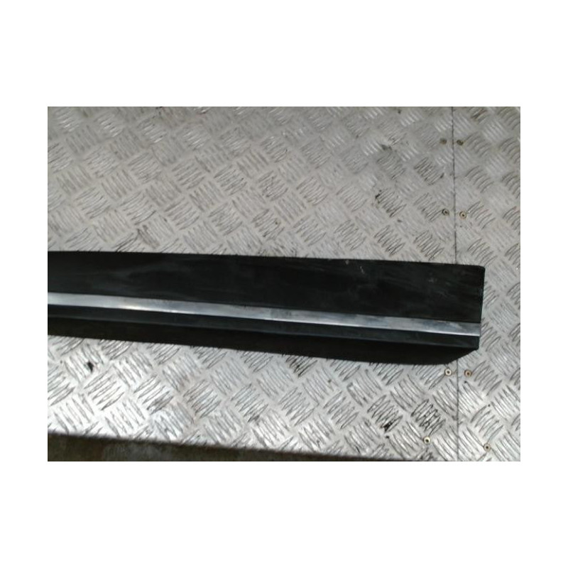 Baguette de porte avant gauche RENAULT CLIO 4 PHASE 1 d’occasion
