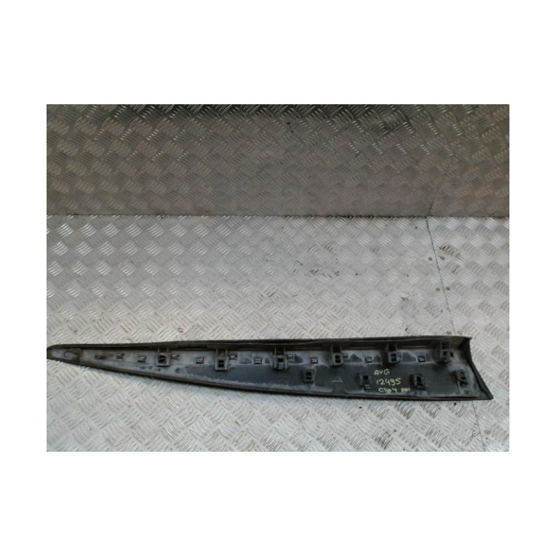 Baguette de porte avant gauche RENAULT CLIO 4 PHASE 1 d’occasion