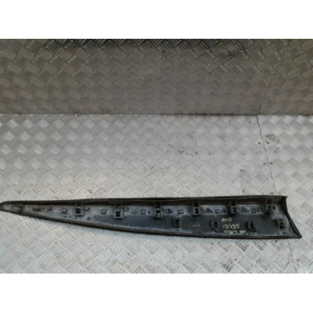 Baguette de porte avant gauche RENAULT CLIO 4 PHASE 1 d’occasion