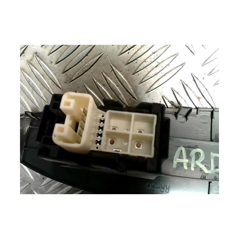 Interrupteur de leve vitre arriere droit TOYOTA RAV4 3 PHASE 3 d’occasion