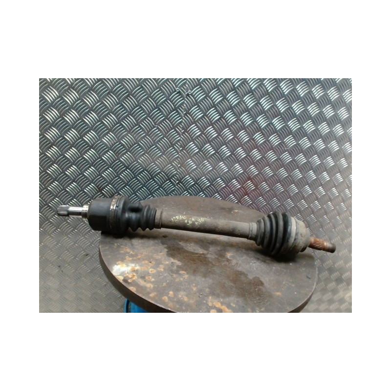 Cardan gauche (transmission) PEUGEOT 207 PHASE 1 d’occasion