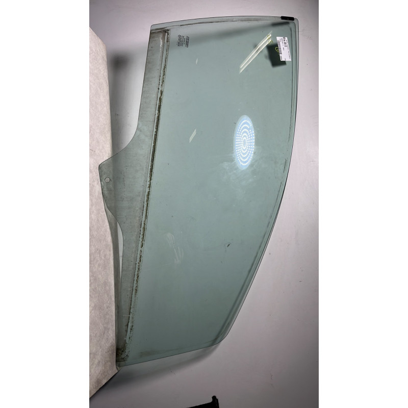 Vitre avant droit FIAT GRANDE PUNTO d’occasion