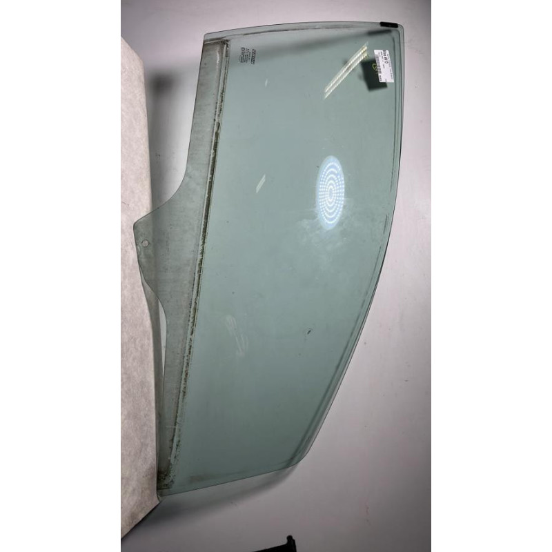 Vitre avant droit FIAT GRANDE PUNTO d’occasion