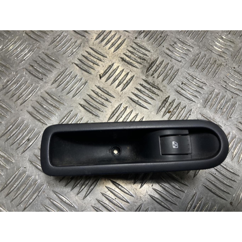Interrupteur de leve vitre arriere droit RENAULT SCENIC 2 PHASE 2 d’occasion