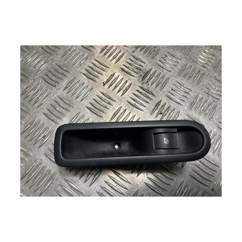 Interrupteur de leve vitre arriere droit RENAULT SCENIC 2 PHASE 2 d’occasion