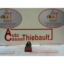 Attache ceinture arriere droit RENAULT CLIO I PHASE 1 d’occasion