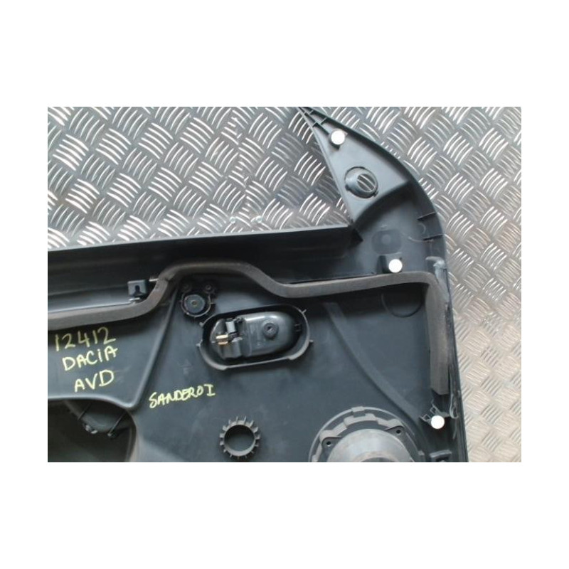 Panneau de porte avant droit DACIA SANDERO 1 d’occasion