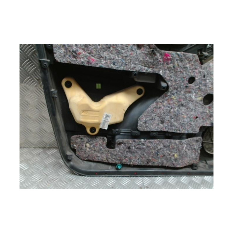 Panneau de porte avant droit TOYOTA YARIS 2 PHASE 1 d’occasion