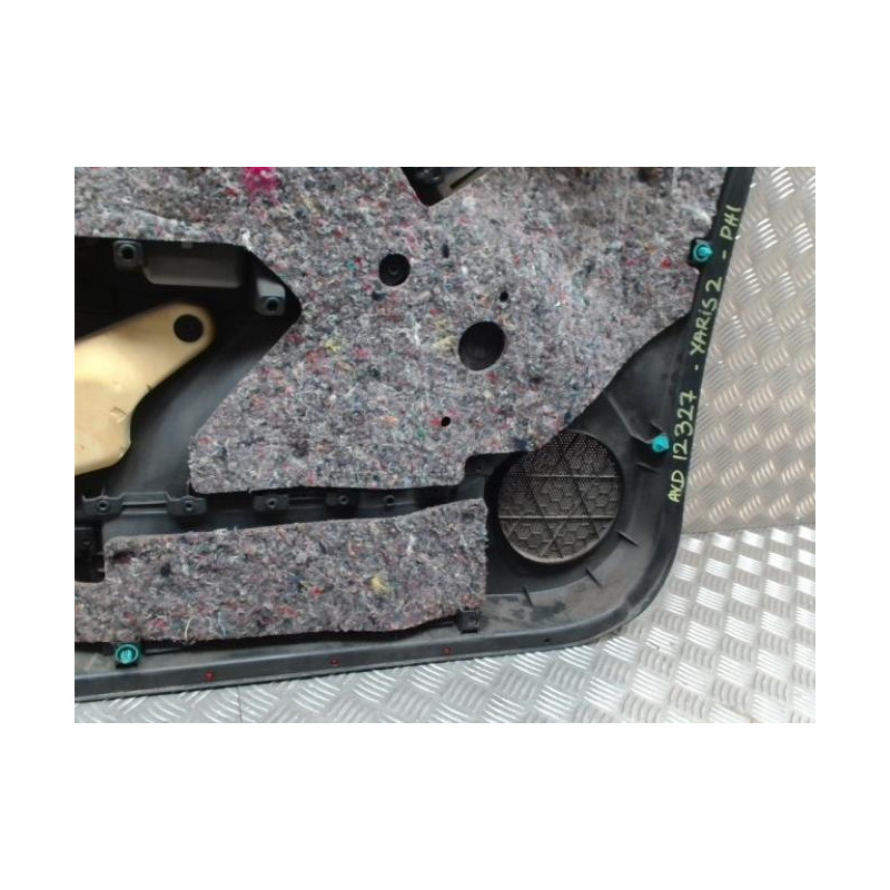 Panneau de porte avant droit TOYOTA YARIS 2 PHASE 1 d’occasion