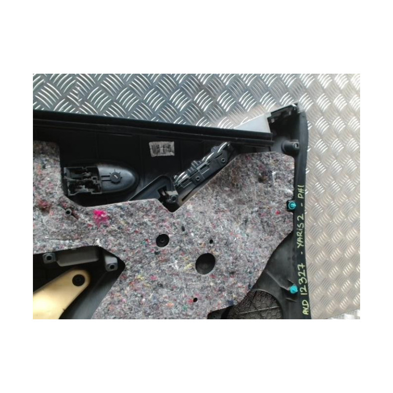 Panneau de porte avant droit TOYOTA YARIS 2 PHASE 1 d’occasion