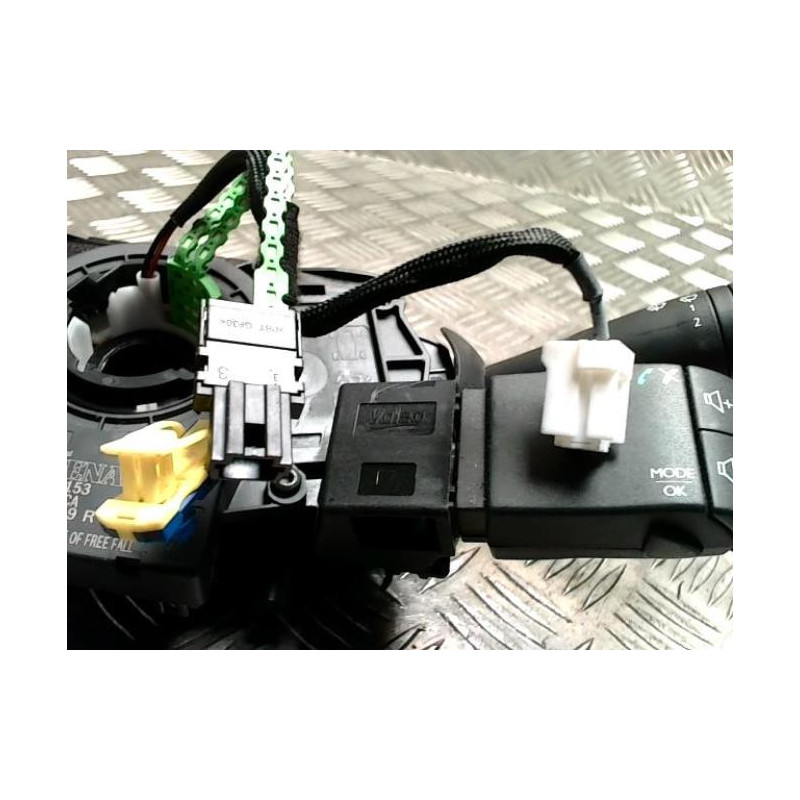 Com (Bloc Contacteur Tournant+Commodo Essuie Glace+Commodo Phare) DACIA SANDERO 2 PHASE 2 d’occasion