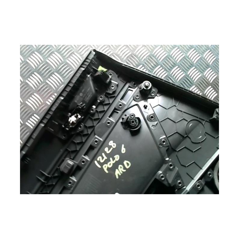 Panneau de porte arriere droit VOLKSWAGEN POLO 6 PHASE 1 d’occasion