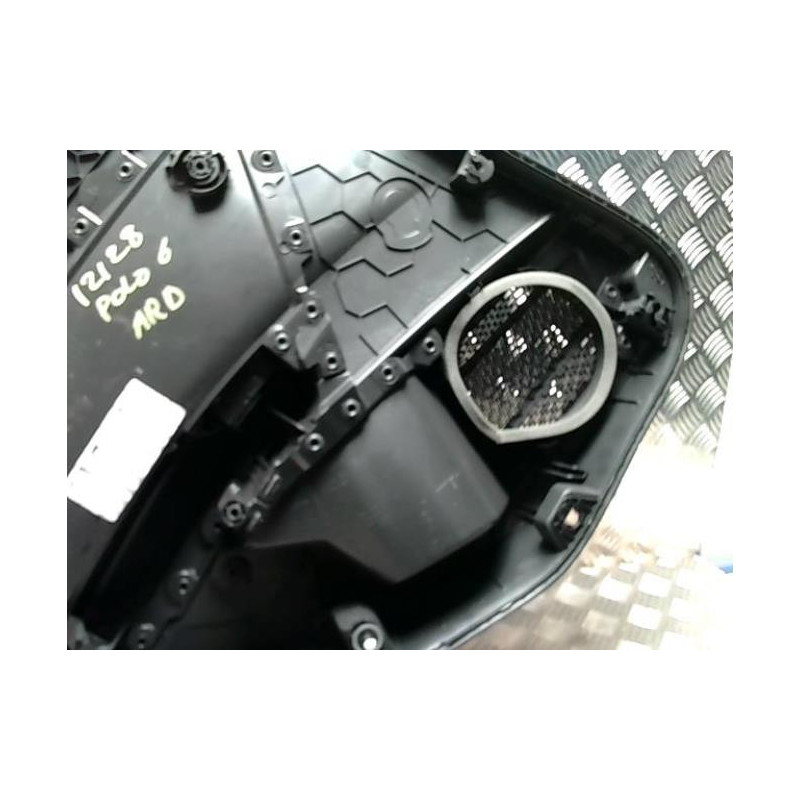 Panneau de porte arriere droit VOLKSWAGEN POLO 6 PHASE 1 d’occasion