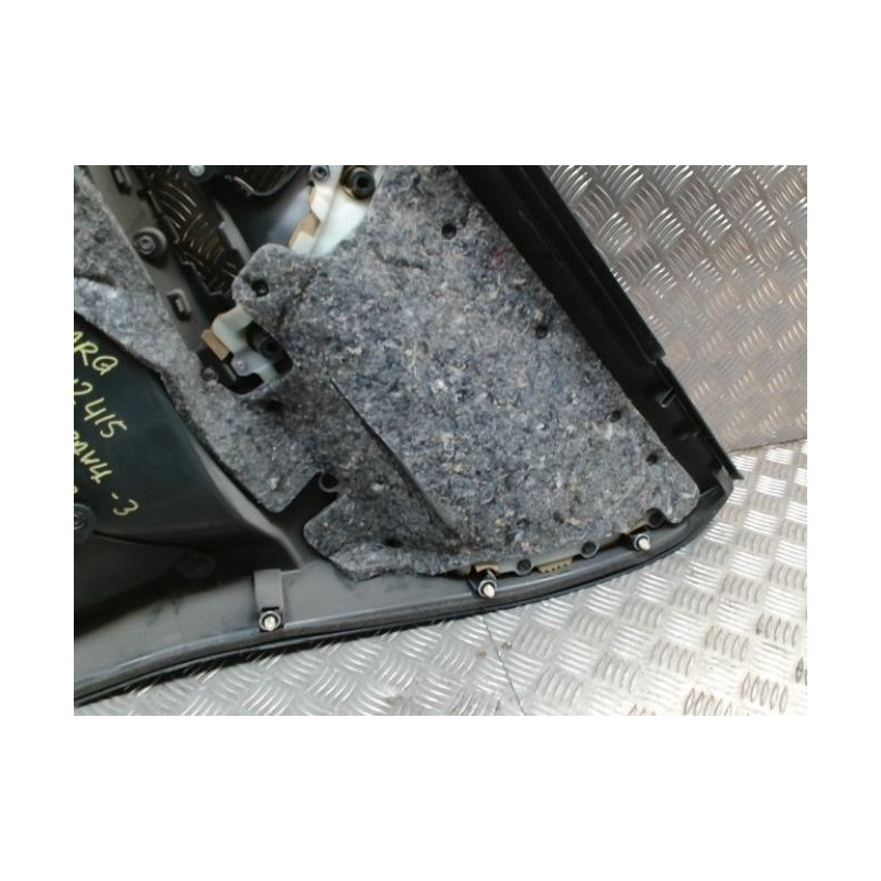 Panneau de porte arriere gauche TOYOTA RAV4 3 PHASE 3 d’occasion