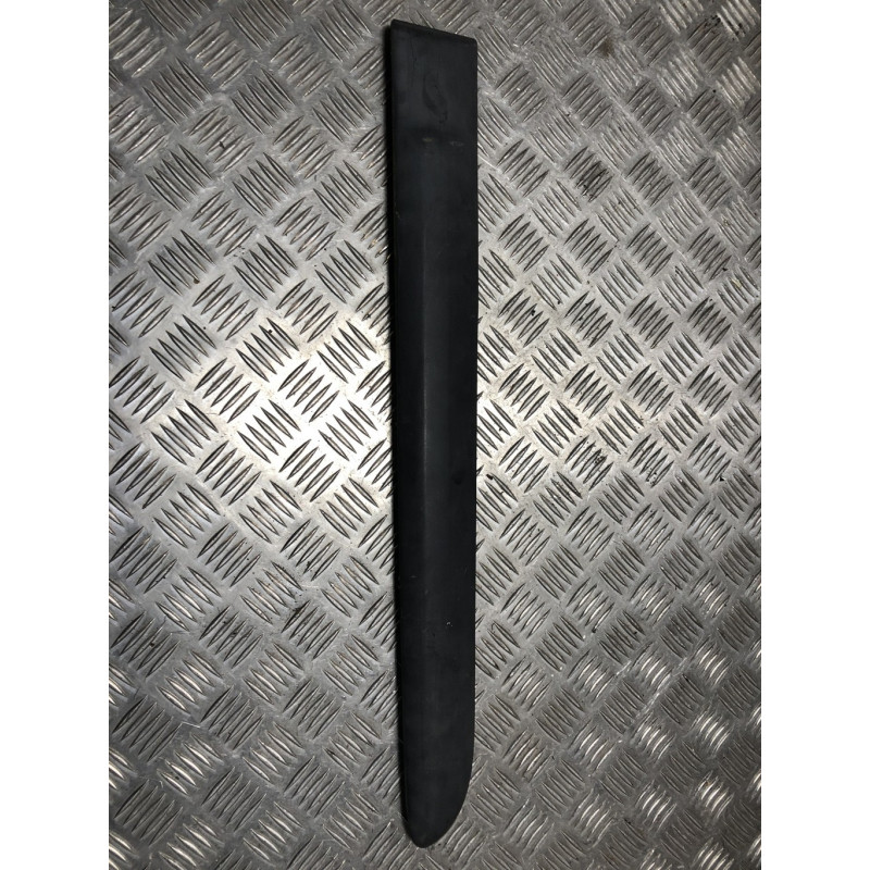 Baguette de porte arriere droite RENAULT CLIO 2 PHASE 2 d’occasion