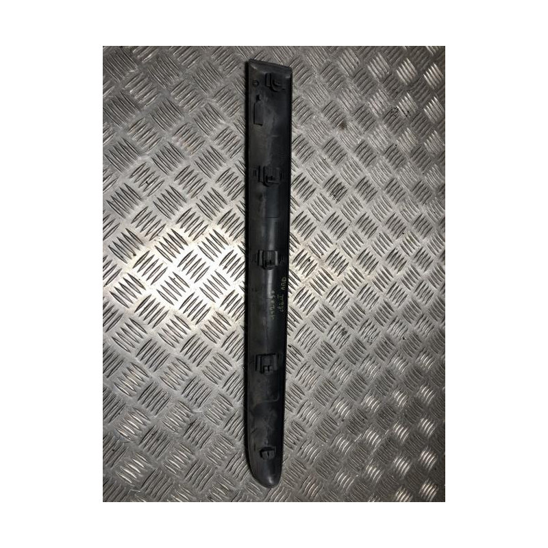 Baguette de porte arriere droite RENAULT CLIO 2 PHASE 1 d’occasion