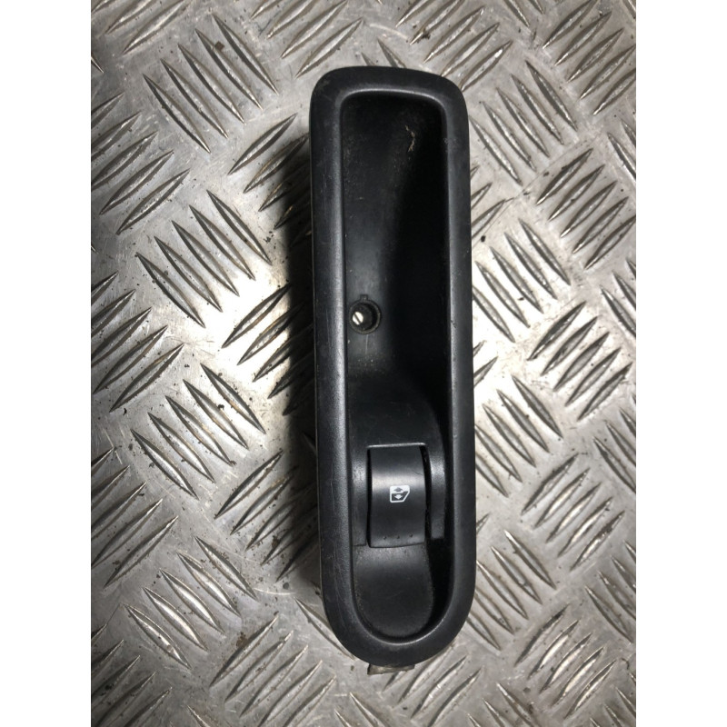 Interrupteur de leve vitre arriere droit RENAULT GRAND SCENIC 2 PHASE 2 d’occasion