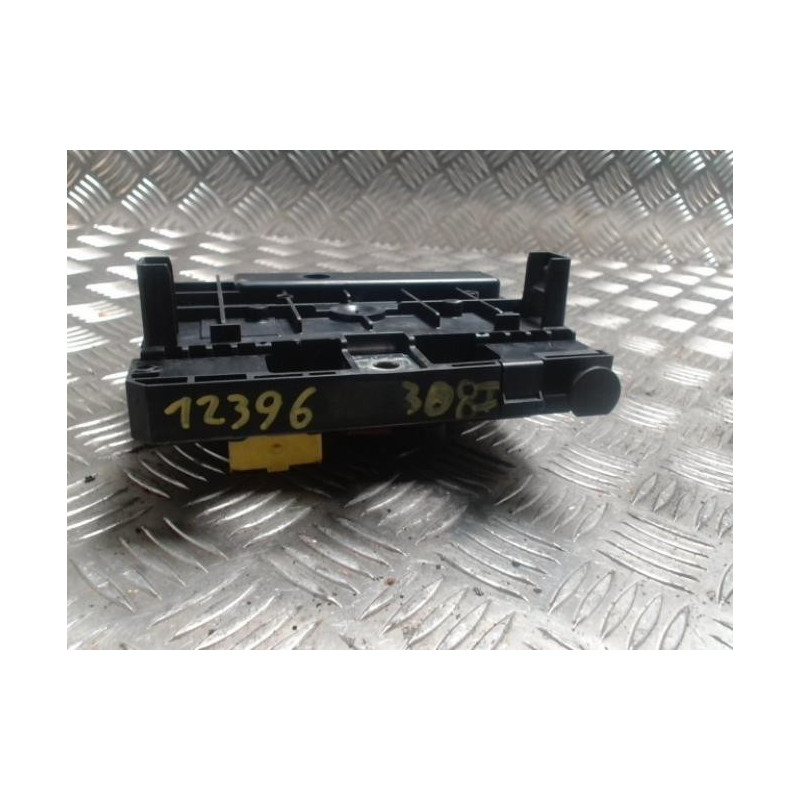 Porte fusible PEUGEOT 308 1 SW PHASE 1 BREAK d’occasion