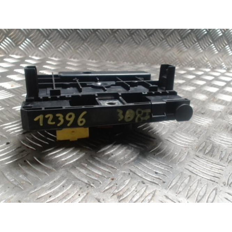 Porte fusible PEUGEOT 308 1 SW PHASE 1 BREAK d’occasion