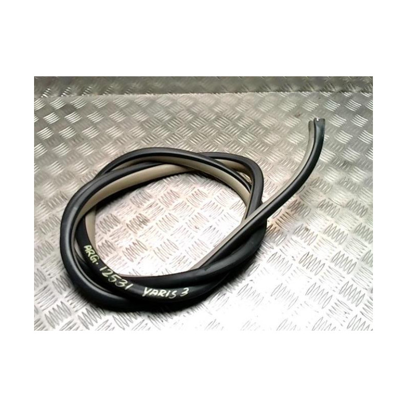 Joint de porte arriere gauche TOYOTA YARIS 2 PHASE 2 d’occasion