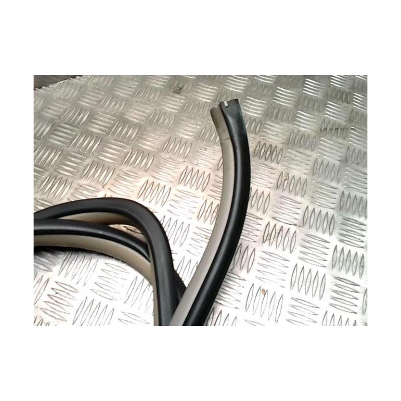 Joint de porte arriere gauche TOYOTA YARIS 2 PHASE 2 d’occasion