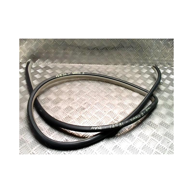 Joint de porte avant gauche TOYOTA YARIS 2 PHASE 2 d’occasion