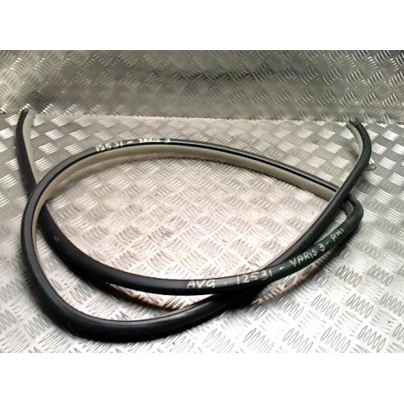 Joint de porte avant gauche TOYOTA YARIS 2 PHASE 2 d’occasion