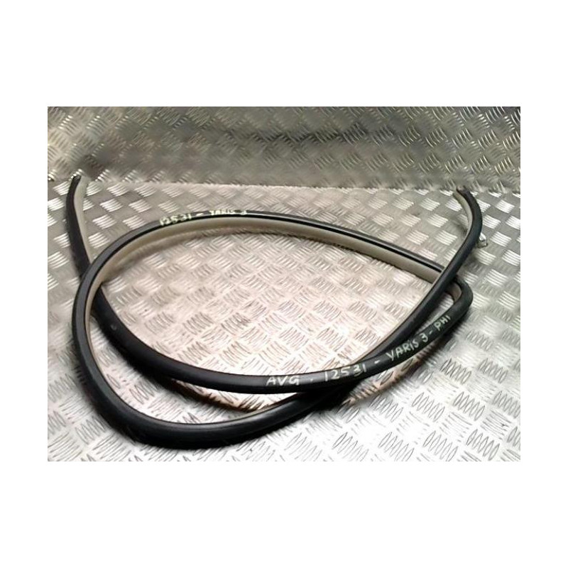 Joint de porte avant gauche TOYOTA YARIS 2 PHASE 2 d’occasion
