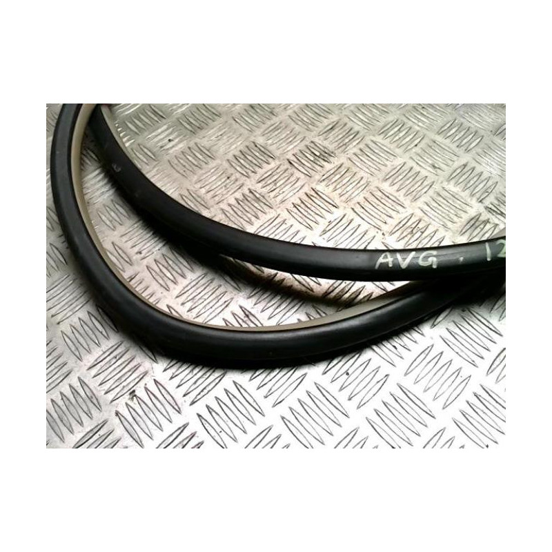 Joint de porte avant gauche TOYOTA YARIS 2 PHASE 2 d’occasion