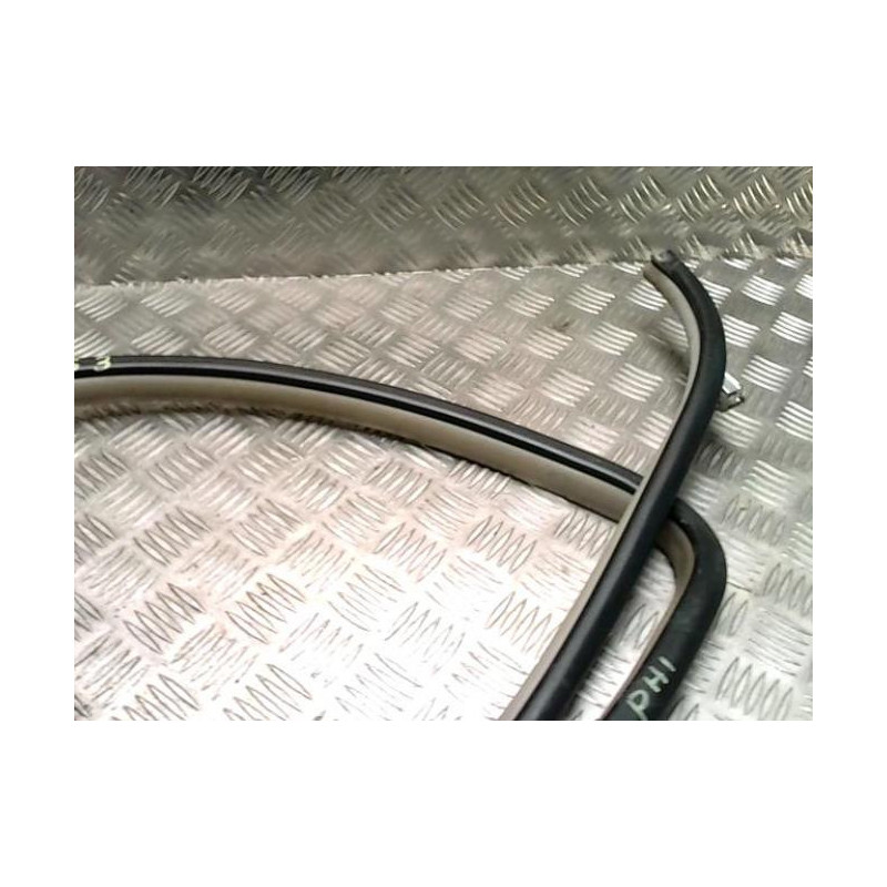 Joint de porte avant gauche TOYOTA YARIS 2 PHASE 2 d’occasion