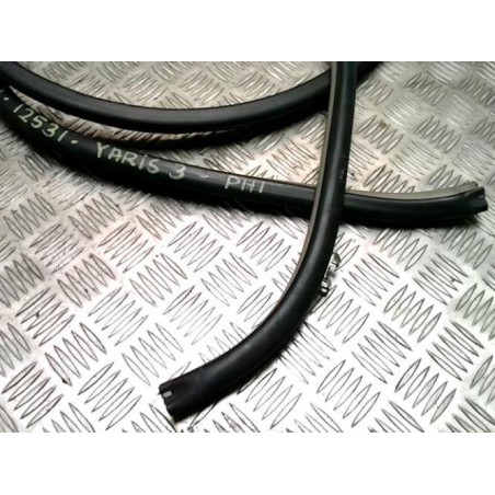 Joint de porte avant droite TOYOTA YARIS 2 PHASE 2 d’occasion