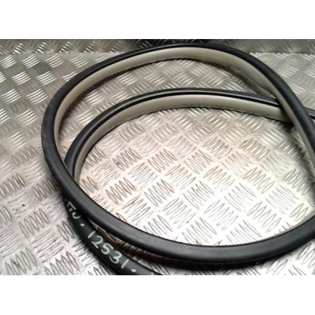 Joint de porte avant droite TOYOTA YARIS 2 PHASE 2 d’occasion
