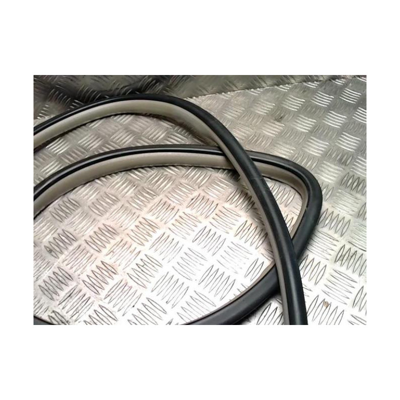 Joint de porte avant droite TOYOTA YARIS 2 PHASE 2 d’occasion
