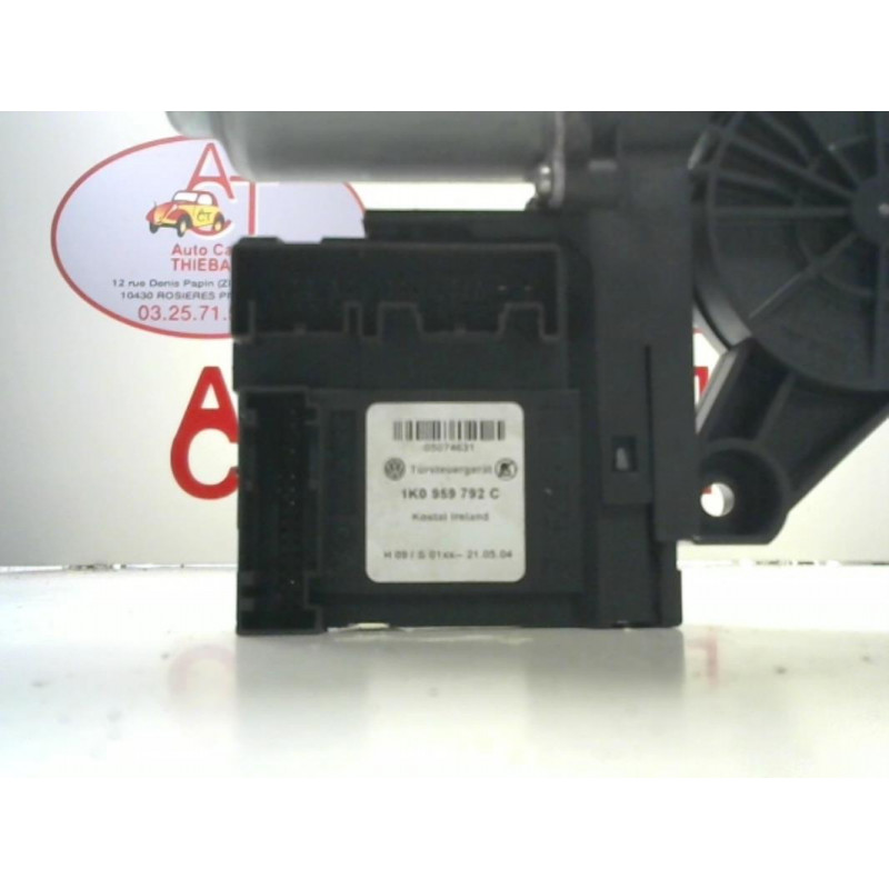 Mot. leve vitre avant droit VOLKSWAGEN TOURAN PH1 MONOSPACE (1T1/1T2) TDI d’occasion