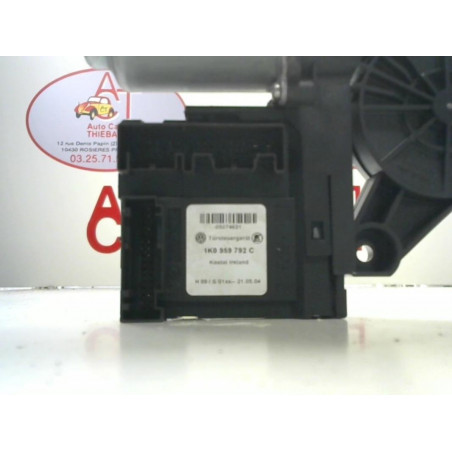Mot. leve vitre avant droit VOLKSWAGEN TOURAN PH1 MONOSPACE (1T1/1T2) TDI d’occasion