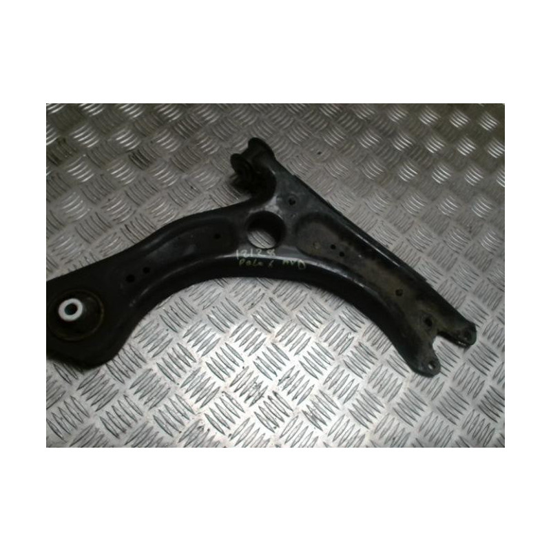 Triangle avant droit VOLKSWAGEN POLO 6 PHASE 1 d’occasion