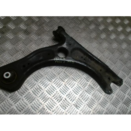 Triangle avant droit VOLKSWAGEN POLO 6 PHASE 1 d’occasion