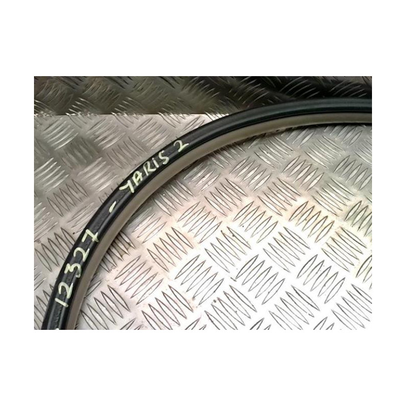 Joint de porte avant gauche TOYOTA YARIS 2 PHASE 1 d’occasion