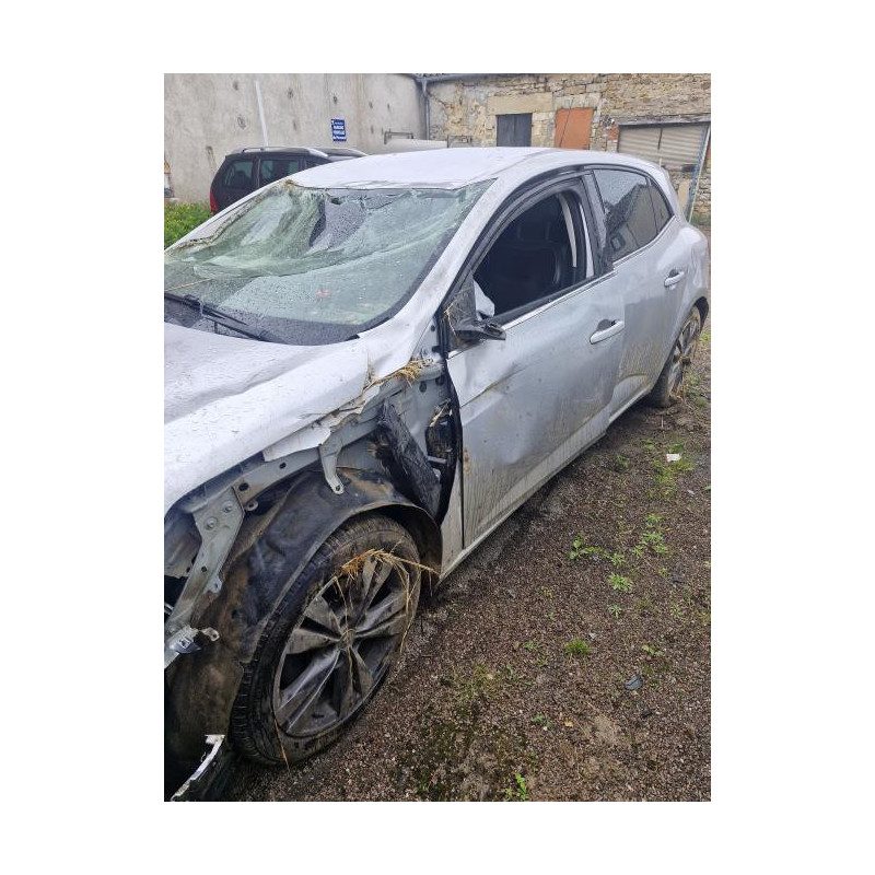 Feu arriere secondaire droit (feux) RENAULT MEGANE 4 PHASE 1 d’occasion